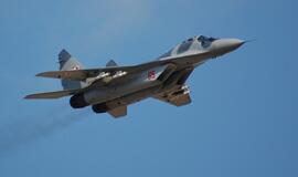 Šiauliuose nusileido pirmieji du Lenkijos karinių oro pajėgų naikintuvai