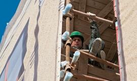 Puošiamas "Viktorijos" viešbučio fasadas