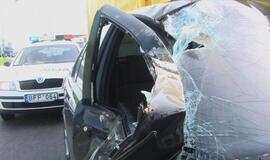 BMW ir sunkvežimio avarija sudarė spūstis