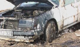 Dėl sniego virto dar vienas automobilis