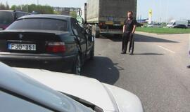 BMW ir sunkvežimio avarija sudarė spūstis
