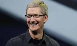 "Apple" vadovas Timas Cookas sako nesistengiantis pakeisti Steve Jobso