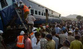 Indijoje per traukinio avariją žuvo mažiausiai 24 žmonės