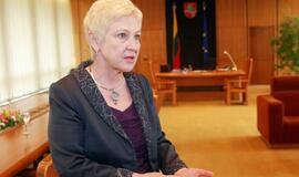 Irena Degutienė: reikia aiškintis, kodėl krintant naftos kainoms Lietuvoje kuro kaina nemažėja
