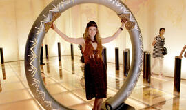 Parodoje "Expo 2012" didžiulio susidomėjimo sulaukė lietuviška gintarinė suknelė