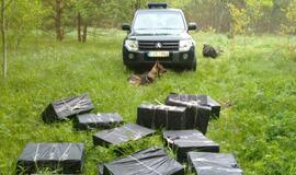 Pasieniečiai vaikėsi didelio rūkalų krovinio nešikus