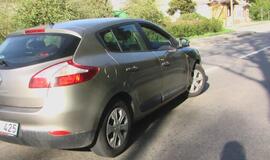 Būna ir taip: dviratis "nutrenkė" automobilį