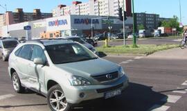 "Prabangi" avarija: "Lexus" prieš "Jaguar"