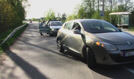 Būna ir taip: dviratis "nutrenkė" automobilį