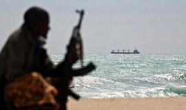 Pirmą kartą piratų pozicijos apšaudytos Somalio pakrantėje