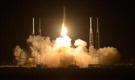 "SpaceX" sėkmingai į kosmosą paleido krovininę kapsulę