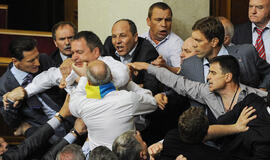 Ukrainos parlamente - peštynės dėl rusų kalbos įstatymo projekto