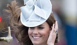 Aukcione parduotos princo Williamo žmonos Kate skrybėlaitės