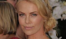 Charlize Theron ieško vyro rimtiems santykiams