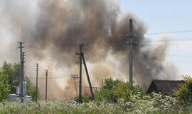 Panika Žardupės kaime: siautėja liepsnos