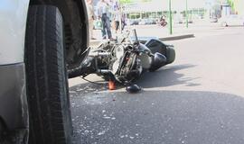 Nekaltas motociklininkas spruko iš avarijos vietos