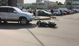 Nekaltas motociklininkas spruko iš avarijos vietos