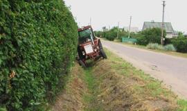 4,11 promilės: iš žvyrkelio į griovį