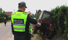 4,11 promilės: iš žvyrkelio į griovį