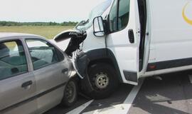 Partrenkta nėščioji, kovojama dėl jos kūdikio gyvybės