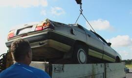 Vargana vairavimo patirtis nuvedė į griovį