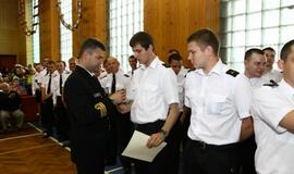 Jūreivystės mokyklos absolventams įteikti diplomai