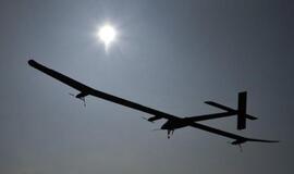 Saulės energija varomas lėktuvas pakilo į pirmąjį tarpžemyninį skrydį