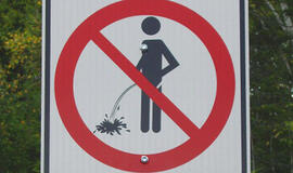 Švedams netrukus gali būti uždrausta šlapintis stovint