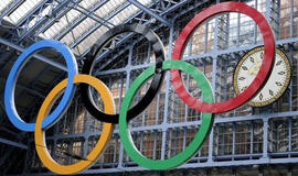 Australų olimpietis piktinasi, kad Londone negalės gyventi kartu su žmona