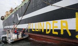 "Greenpeace" taikiniu tapo laivas "Margiris"
