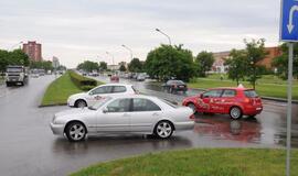 Įregistruotų ir eksploatuojamų lengvųjų automobilių parkas didėja