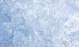 Mišių metu pro katedros stogą nukrito ledo gabalas