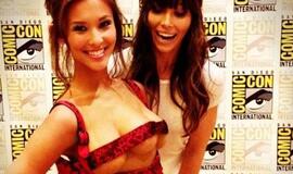 Pasirodžiusi su trimis krūtimis filmo "Viską prisiminti" aktorė Kaitlyn Leeb susižėrė gerbėjų dėmesį