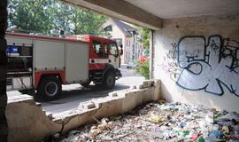 Bangų gatvėje degė apleistas pastatas