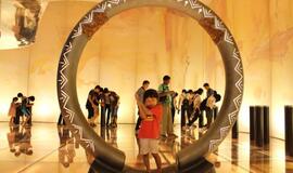 EXPO 2012 ir už jos vartų