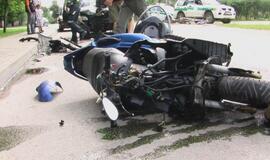Doviluose sužeisti du motoroleriu važiavę vaikinai