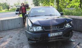 Kompanijos kelionę poilsio link užtvėrė betoniniai blokai