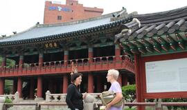 EXPO 2012 ir už jos vartų