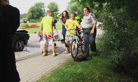 Doviluose sužeisti du motoroleriu važiavę vaikinai