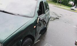 Vilkikas ir vėl prispaudė neatidų vairuotoją