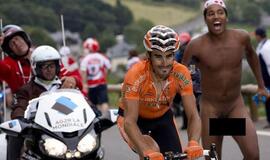 "Tour de France" lenktynėse į trasą išbėgo juodaodis nuogalius