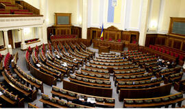 Ukrainoje dėl rusų kalbos įstatymo numatytas papildomas parlamento posėdis