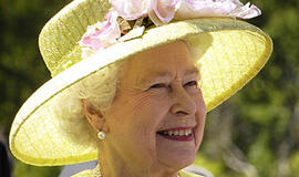 Didžiosios Britanijos karalienė internetu ieško patikimo vairuotojo