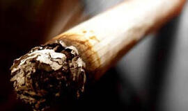 Drausti vaikams rūkyti negalima