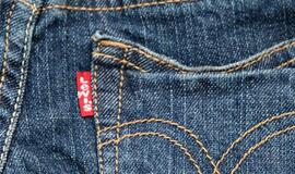 Ilgapirštis paliko piniginę su asmens dokumentais aukos kelnėse