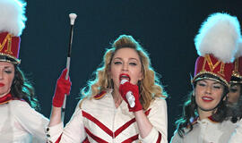 Madona per koncertą Maskvoje reikalavo laisvės &quot;Pussy Riot&quot; narėms