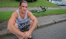 Taksi automobilis partrenkė dviratininką