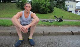 Taksi automobilis partrenkė dviratininką