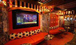 Laive "Costa Pacifica" nuo blizgesio svaigsta galva