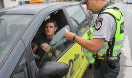 Taksi automobilis partrenkė dviratininką